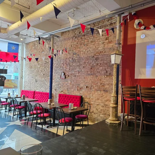 Café Bella Moda, Plateau
