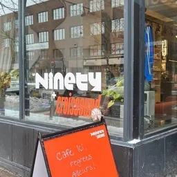 LE NINETY, Plateau
