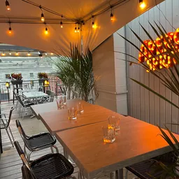 Terrasse Sur L'Auberge, Old Montreal