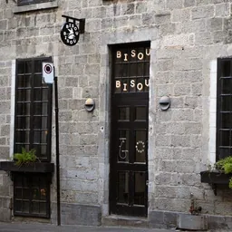 Bar Bisou Bisou, Downtown