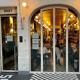 L'Express, Plateau