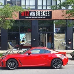 B12 Burger St Catherine Ouest, Downtown