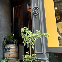 Le Beau Marché, Downtown