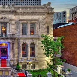 Le Mount Stephen, Downtown